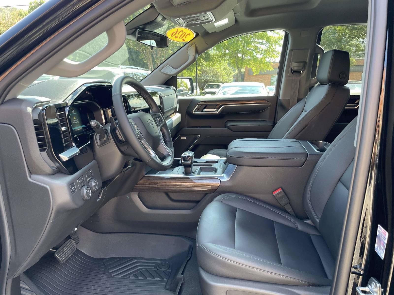 Used 2026 Chevrolet Silverado 1500 LT Trail Boss w/ LT Trail Boss Premium Package AWD/4WD image 4