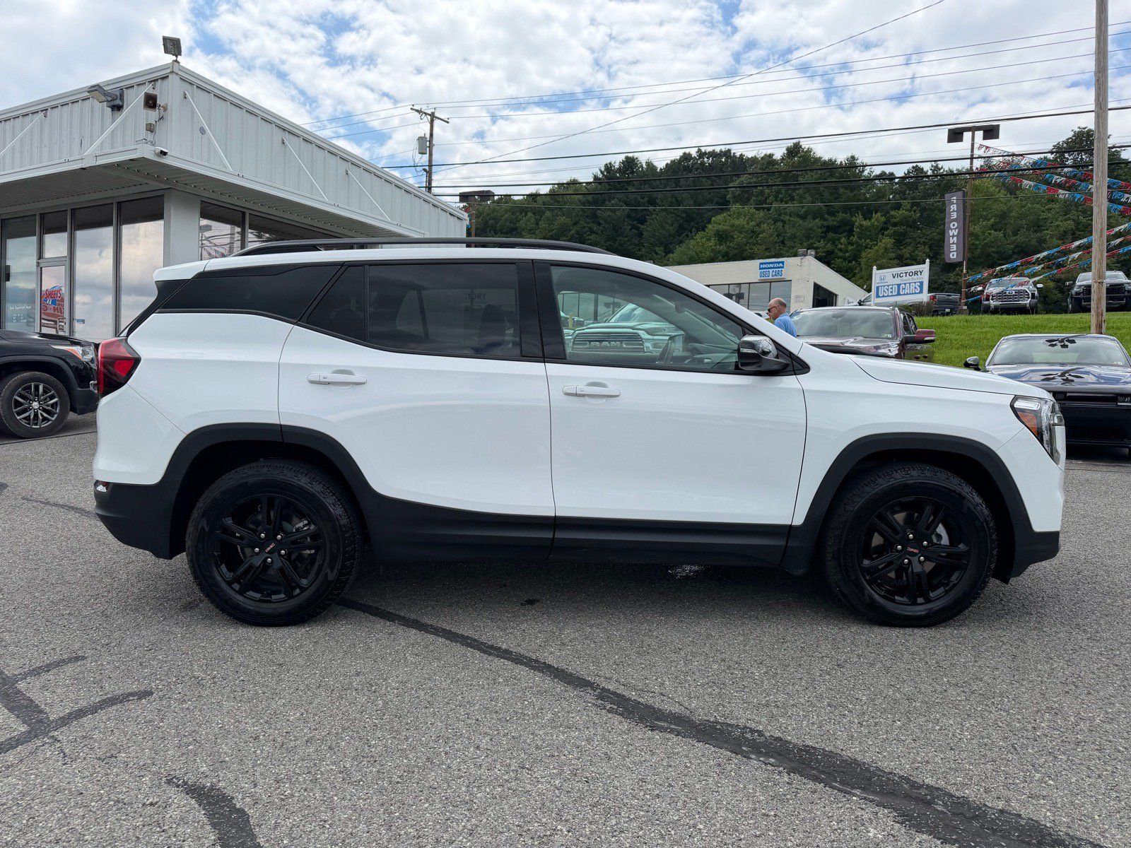 Used 2024 GMC Terrain AT4 w/ Tech Package AWD/4WD image 7