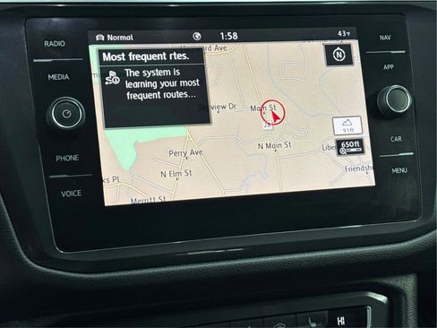 Used 2020 Volkswagen Tiguan SEL image 37