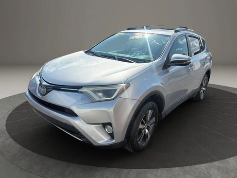 Used 2017 Toyota RAV4 XLE AWD/4WD image 1