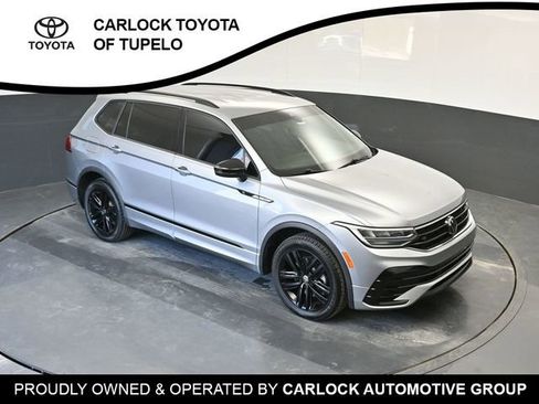 Used 2022 Volkswagen Tiguan SE R-Line image 35