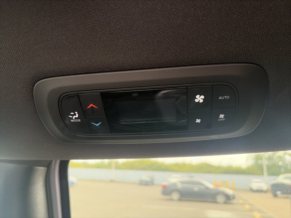 Used 2026 Chrysler Pacifica Select AWD/4WD image 15