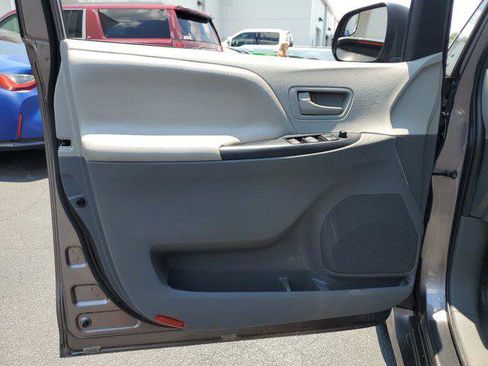 Certified 2020 Toyota Sienna L image 13