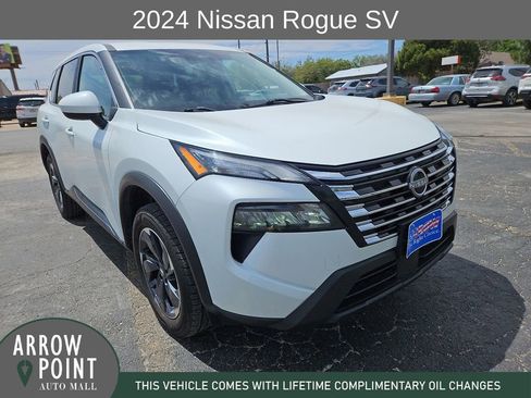 Used 2024 Nissan Rogue SV FWD image 2