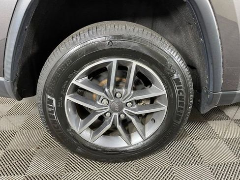 Used 2019 Jeep Grand Cherokee Limited AWD/4WD image 12
