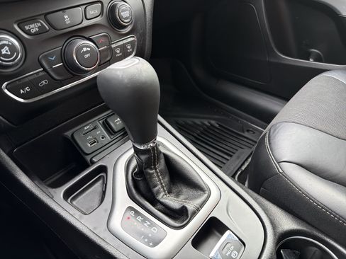 Used 2018 Jeep Cherokee Latitude Plus image 26