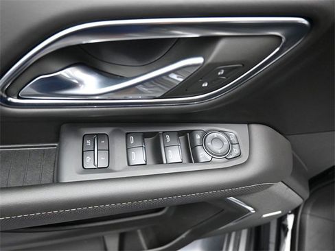 Used 2024 Chevrolet Suburban Premier w/ Advanced Technology Package image 12