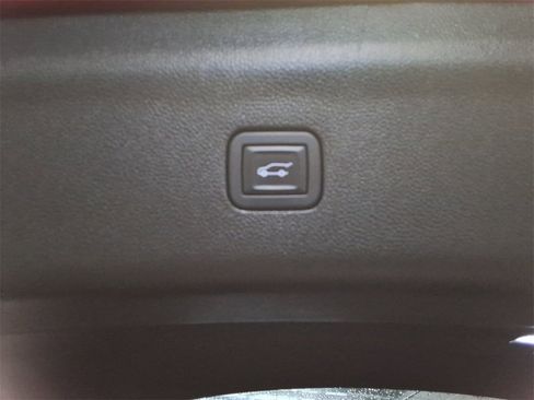 Used 2024 Buick Enclave Premium image 15