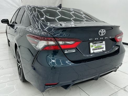 Used 2021 Toyota Camry SE FWD image 9
