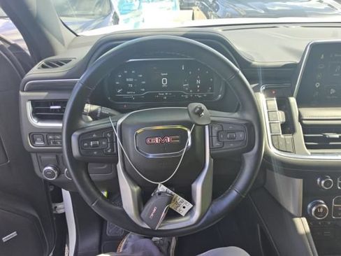 Used 2023 GMC Yukon SLT w/ SLT Premium Package RWD image 3
