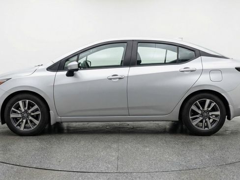 Used 2025 Nissan Versa SV image 5