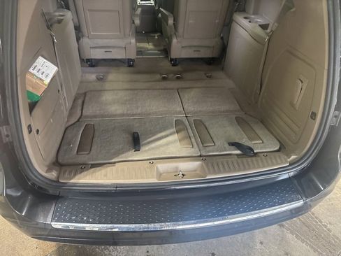 Used 2014 Chrysler Town & Country Touring image 6