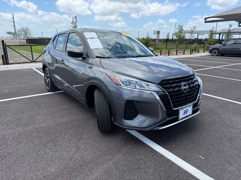 Used 2023 Nissan Kicks S FWD image 3