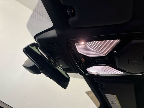 Used 2025 BMW 330i Sedan w/ Premium Package RWD image 19