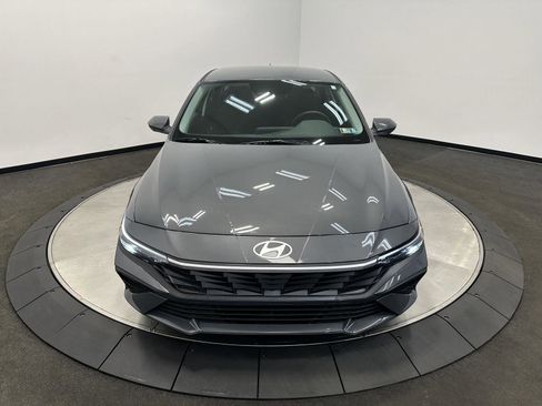 Certified 2026 Hyundai Elantra SE FWD image 3