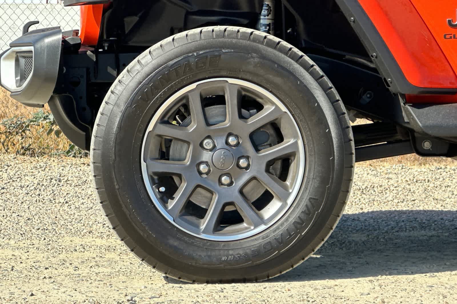 Used 2020 Jeep Gladiator Overland AWD/4WD image 12