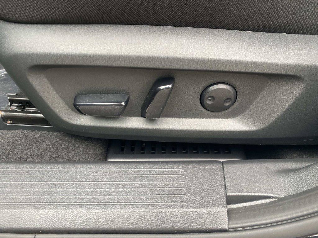Used 2023 Nissan Rogue SV AWD/4WD image 19