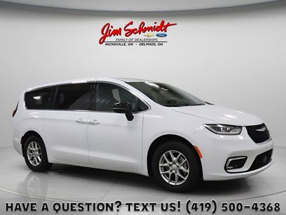 Used 2026 Chrysler Pacifica Select