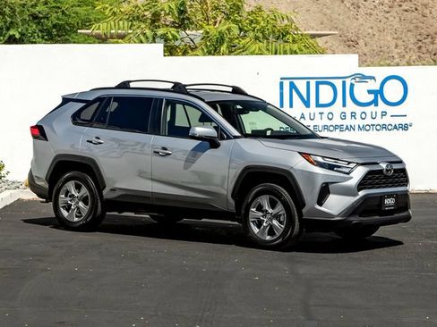 Used 2025 Toyota RAV4 LE AWD/4WD image 4