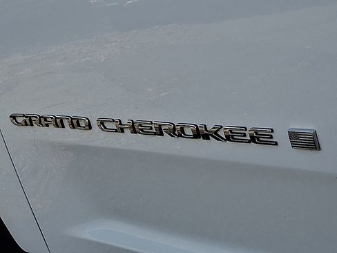 Used 2023 Jeep Grand Cherokee Laredo image 30