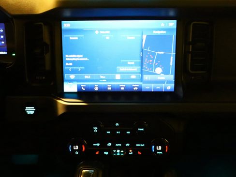 Used 2023 Ford Bronco Everglades image 23