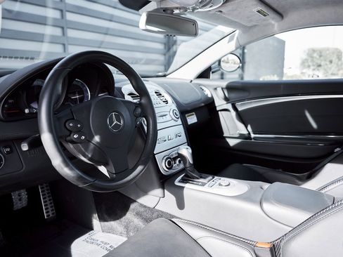 Used 2006 Mercedes-Benz SLR image 2