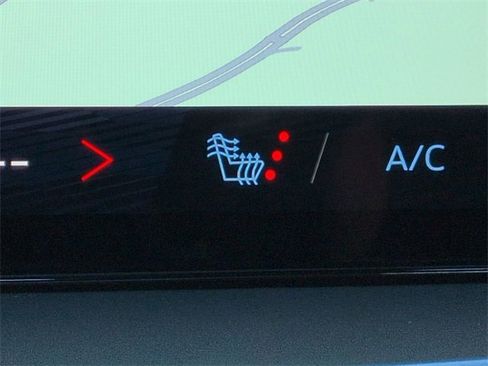 Used 2025 Chevrolet Traverse LT image 24