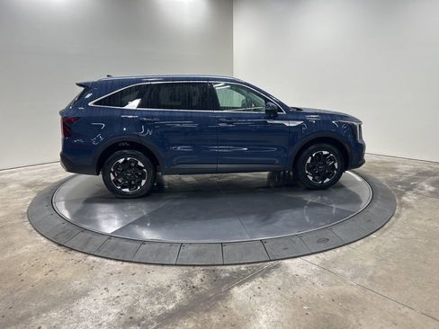 New 2025 Kia Sorento S image 4
