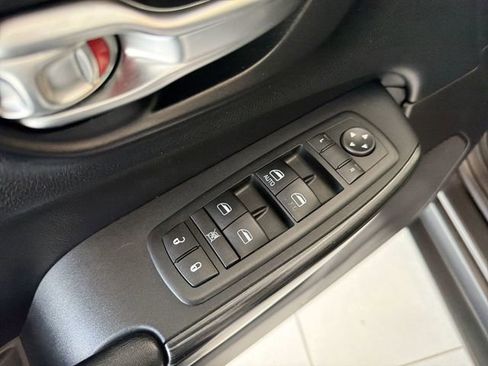 Used 2016 Jeep Cherokee Trailhawk w/ Comfort/Convenience Group AWD/4WD image 22