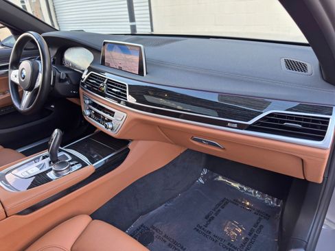 Used 2022 BMW 740i w/ M Sport Package RWD image 15