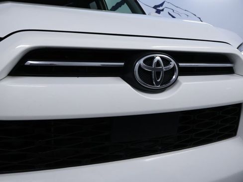 Used 2021 Toyota 4Runner SR5 AWD/4WD image 9