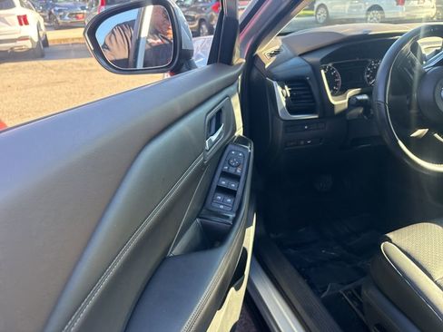 Used 2023 Nissan Rogue SV w/ SV Premium B Package image 19