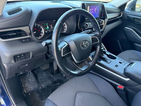 Used 2023 Toyota Highlander LE FWD image 25