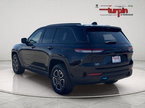 Used 2022 Jeep Grand Cherokee Trailhawk w/ Advanced Protech Group II AWD/4WD image 3