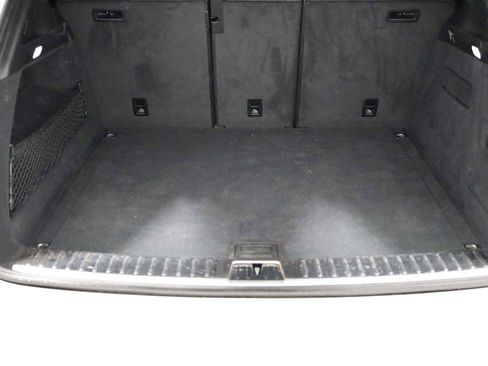 Certified 2023 Porsche Cayenne Platinum Edition image 41