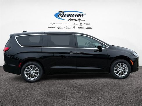 New 2027 Chrysler Pacifica Select w/ Family Tech Group AWD/4WD image 6