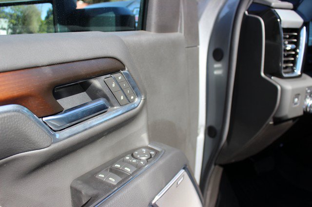 Used 2025 GMC Sierra 2500 Denali w/ Technology Package AWD/4WD image 8