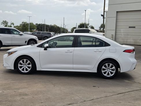 Used 2026 Toyota Corolla LE FWD image 6