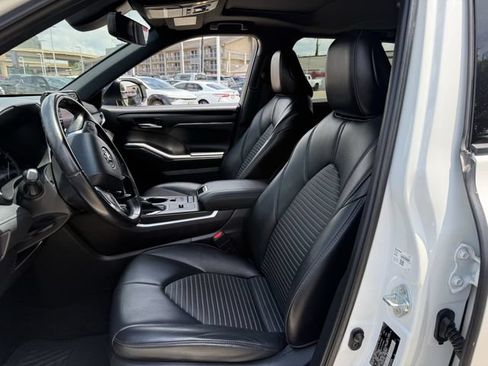 Used 2021 Toyota Highlander XSE FWD image 27