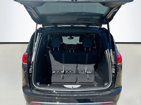 New 2026 Chrysler Pacifica Select image 27