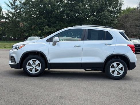 Used 2020 Chevrolet Trax LT w/ Driver Confidence Package AWD/4WD image 3
