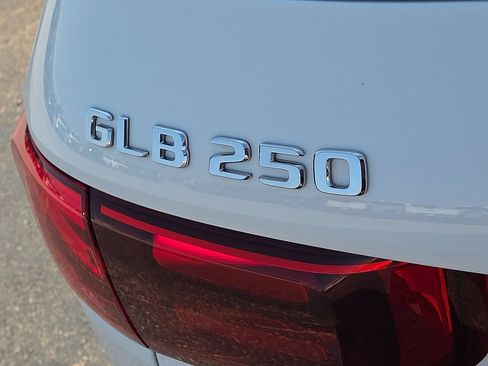 Used 2024 Mercedes-Benz GLB 250 4MATIC image 15