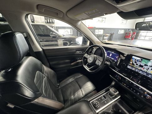 Certified 2023 Nissan Pathfinder Platinum AWD/4WD image 9
