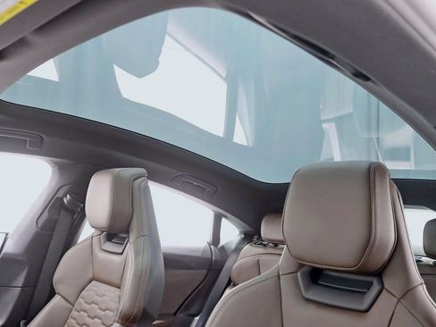 Used 2023 Audi e-tron GT Prestige image 33