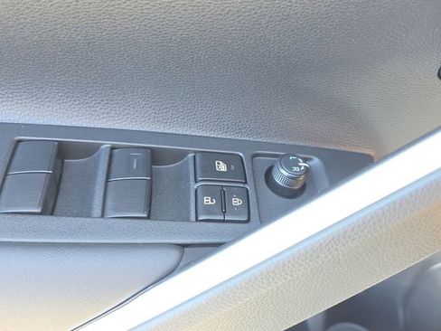 Used 2026 Toyota Corolla Cross L FWD image 19