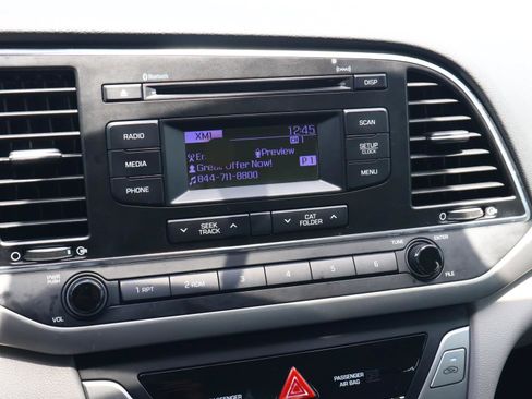 Used 2017 Hyundai Elantra SE FWD image 16