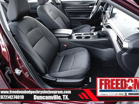 Used 2025 Nissan Altima 2.5 SV FWD image 15