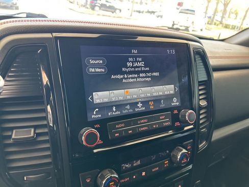 Used 2021 Nissan Titan PRO-4X w/ Pro-4x Convenience Package image 7