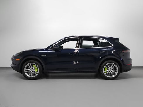 Certified 2019 Porsche Cayenne E-Hybrid AWD/4WD image 2