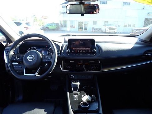 Used 2022 Nissan Rogue SV w/ SV Premium Package image 16